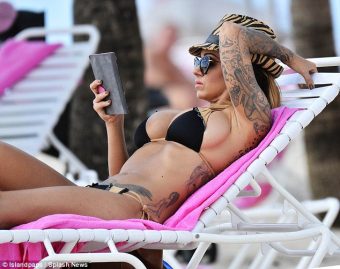 Jodie Marsh Shows Off Sideboob Small Bikini/jodie Marsh Boobs Bikini exclusive gallery photo - high quality adult content