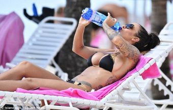Jodie Marsh Shows Off Sideboob Small Bikini/jodie Marsh Boobs Bikini exclusive gallery photo - high quality adult content