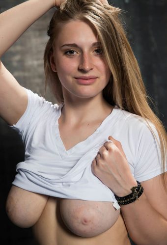 Busty Curves Sheela A With Big Tits Wearing Jeans/busty Curves Sheela A With Big Tits Wearing Jeans exclusive gallery photo - high quality adult content