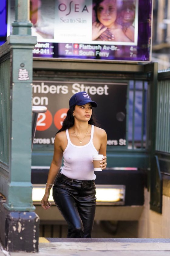 Shanina Shaik Braless On The Streets Of New York  Photos exclusive gallery photo - high quality adult content