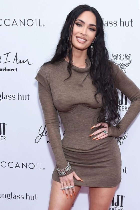 Megan Fox Sexy Braless Mini Dress On The Red Carpet/megan Fox Sexy exclusive gallery photo - high quality adult content