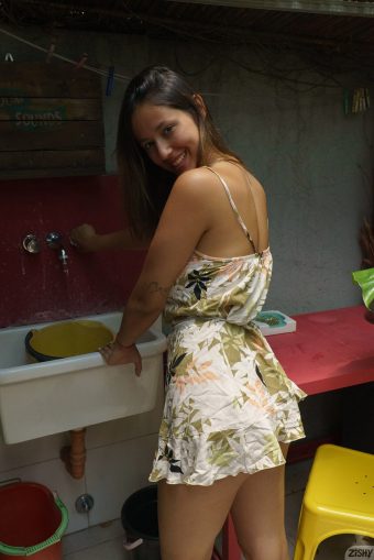 Zishy Arhentinian Girl Bonds With Water Photos exclusive gallery photo - high quality adult content