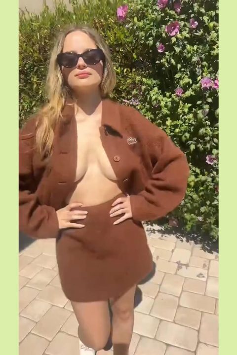 Joey King Brales With An Open Shirt  Photos exclusive gallery photo - high quality adult content