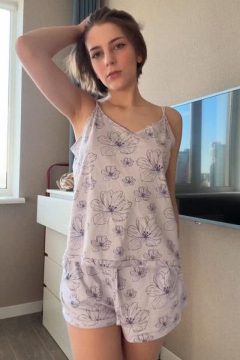 Aussie Milf Tits Reveal Gif exclusive gallery photo - high quality adult content