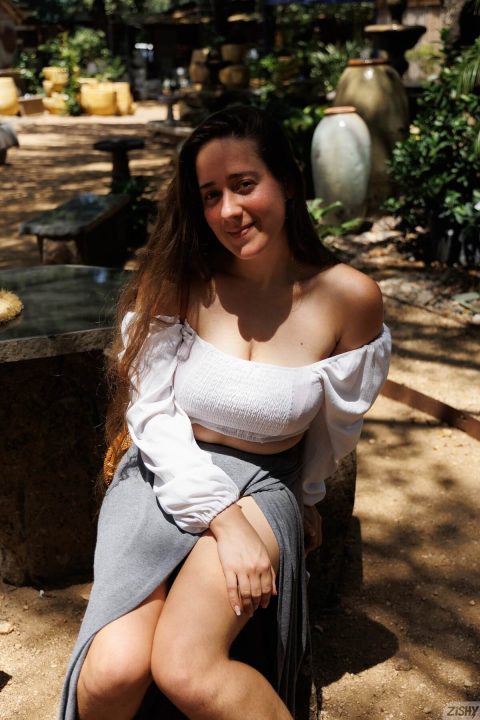 Zishy Real Busty Amatreur Shrubs R Us Gsllery exclusive gallery photo - high quality adult content