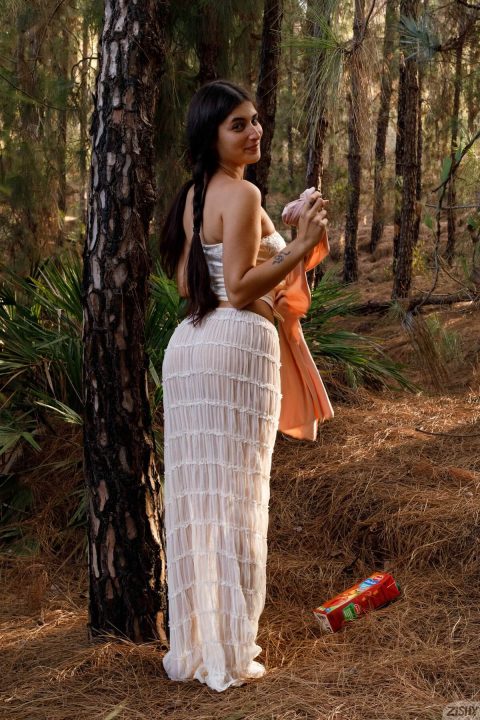 Zishy Sexy Sary Galmida Flashing In Unfiltered Honey Gallery exclusive gallery photo - high quality adult content