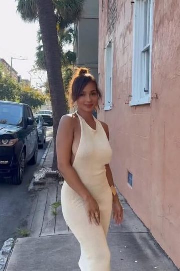 Tag/braless Celebrity exclusive gallery photo - high quality adult content