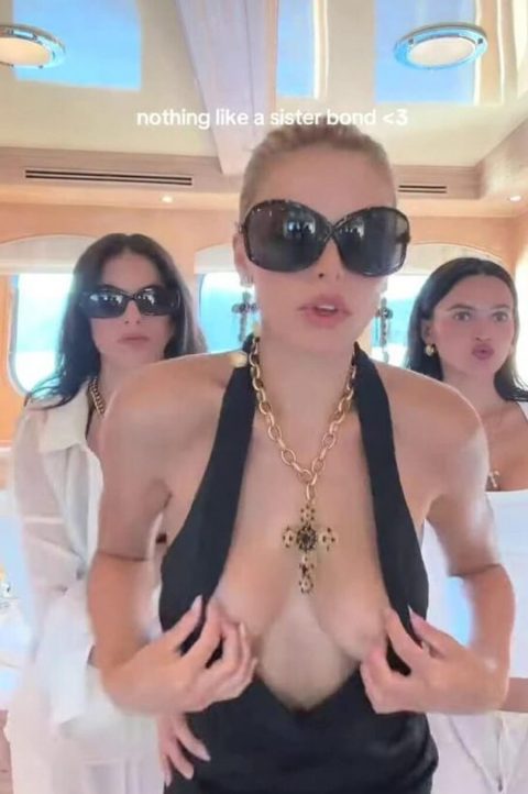 Celebrity Boob Slip Si Model Black Dress Malfunction - Premium Photo Celebrity Boob Slip Si Model Black Dress Malfunction exclusive gallery photo - high quality adult content