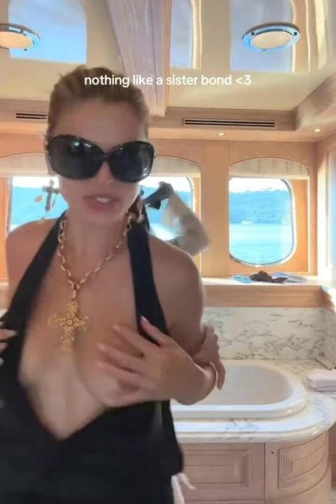 Celebrity Boob Slip Si Model Black Dress Malfunction - Premium Photo Celebrity Boob Slip Si Model Black Dress Malfunction exclusive gallery photo - high quality adult content