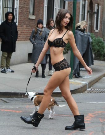 Saucy Emily Ratajkowski Walks Dog Underwear  Pics/emily Ratajkowski Walks Dog In Her Underwear exclusive gallery photo - high quality adult content