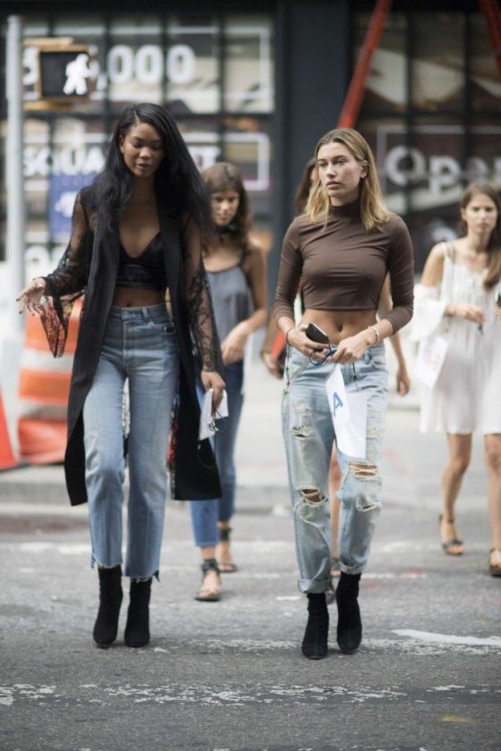 Hailey Baldwin Braless Pokies/hailey Baldwin Braless exclusive gallery photo - high quality adult content