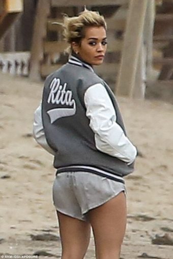Rita Ora Flashing Bare Tits Public Beach/rita Ora Flashing Tits exclusive gallery photo - high quality adult content