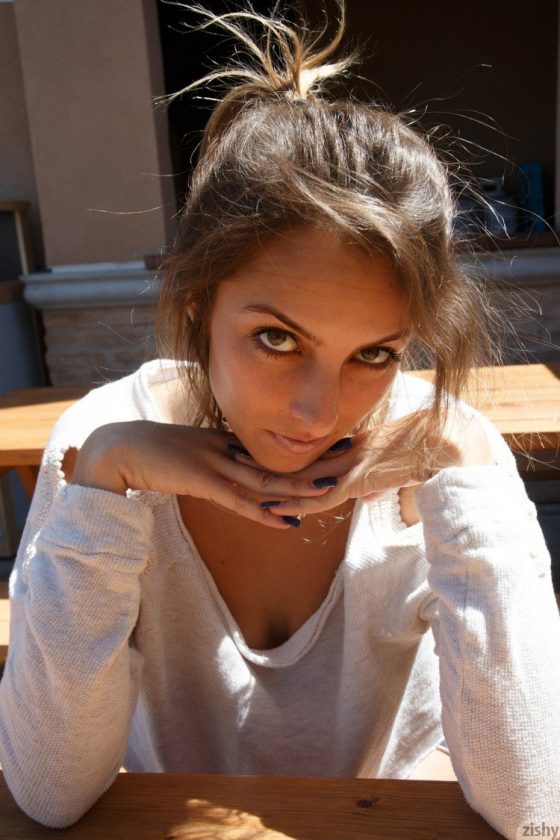 Zishy Busty Amateur Comet Nox Downblouse Flashing Gallery exclusive gallery photo - high quality adult content